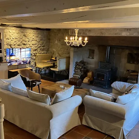 La Maison D'edouard بيت للعطل