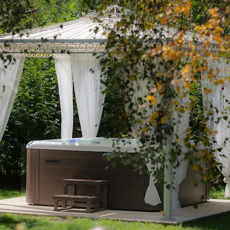 بيت للعطل La Maison D'edouard Lanobre